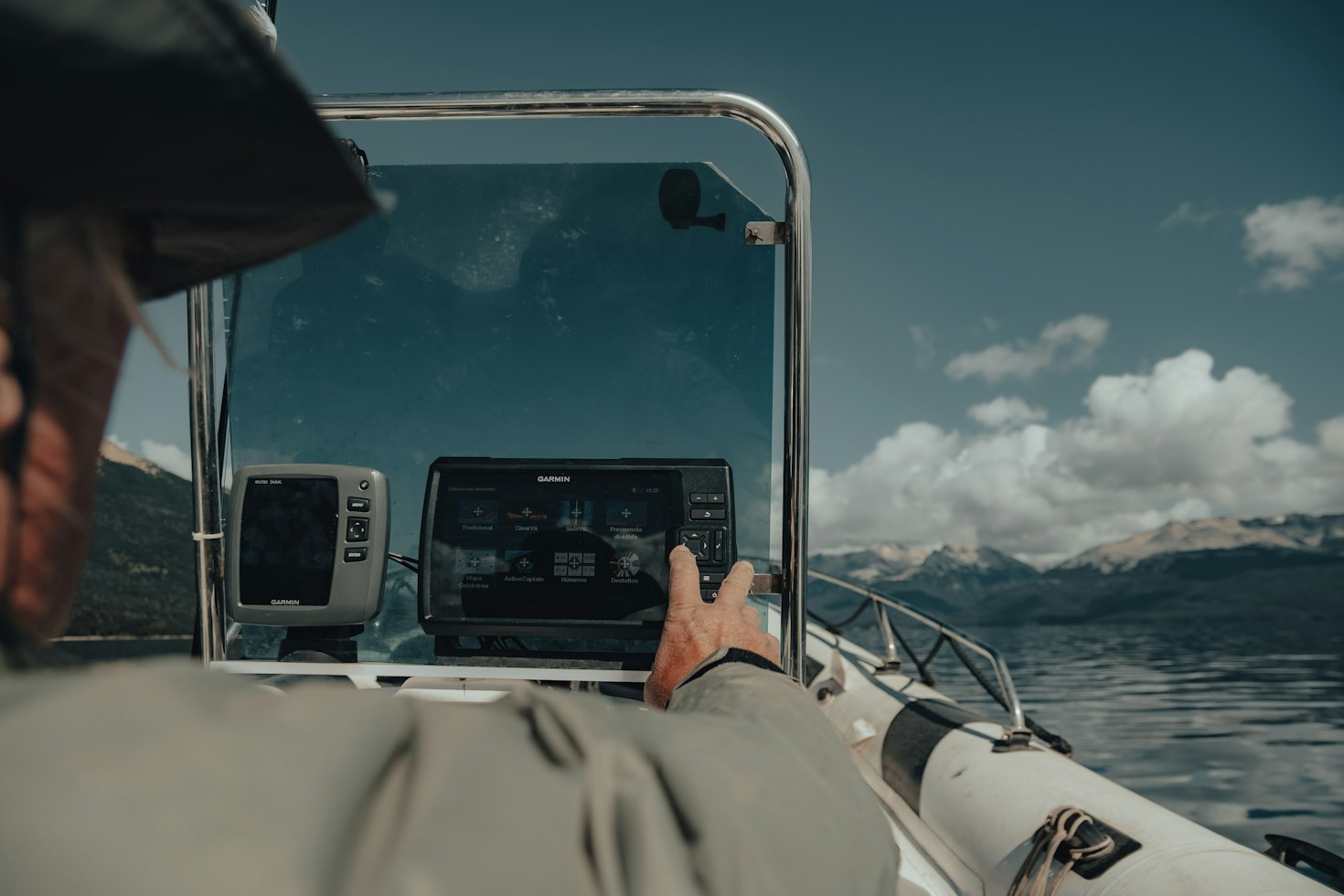Building Reliable Communication Nets on Rushing Waterways